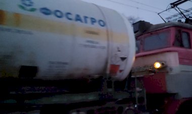 "БМО" Электровоз ВЛ11М-445А/354 с приветливым машинистом и грузовым поездом