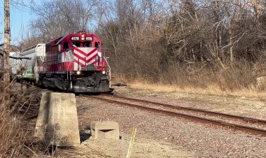 США, Тепловоз SD40-2 с Приветливым машинистом и грузовым составом