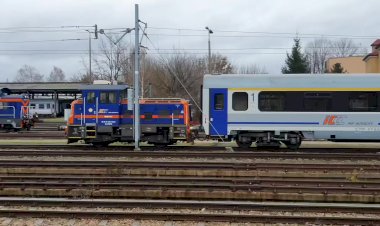 Маленький Трудяга на Железной дороге, тепловоз SM60-004 с двумя вагонами