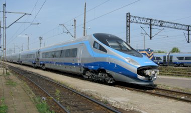 Скоростной поезд Пендолино. в окрестностях Варшавы
