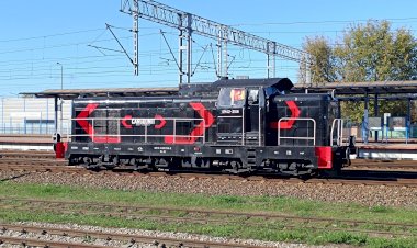 Маневровый тепловоз SM42-2108 с Хозяйственным Поездом
