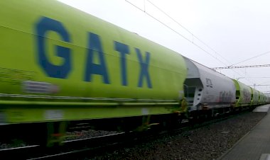 Сименс Вектрон с вагонами хопперами