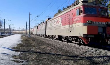 С Новым Годом! Электровоз ВЛ11-388 с наливным поездом