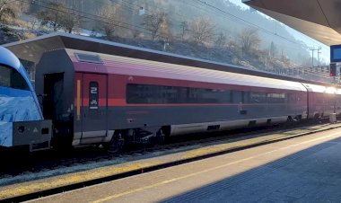 Поющий и самый быстрый электровоз Таурус, отправление со станции