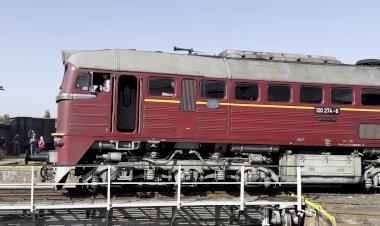 Германия, Советский М62 заезжает на поворотный круг депо