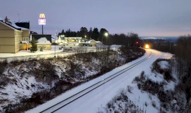 Канада, Очень длинный грузовой поезд, под Тепловозами SD70