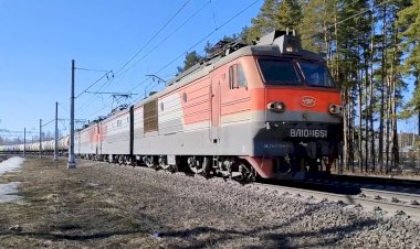 Система электровозов ВЛ10К-1651/1713 с грузовым поездом