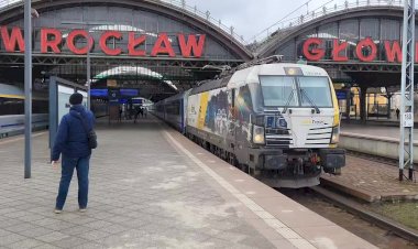 Одновременное отправление поездов с вокзала, Балтийский экспресс и Локотрейн