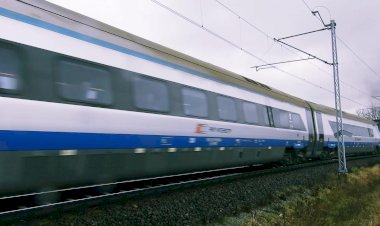 Обрыв провода на жд, М62-ST44-1202 перегоняет скоростной поезд Пендолино