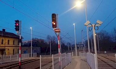 Выходной два жёлтых, скорость 40. Электропоезд следующий по маршруту Висла Глубце-Катовице