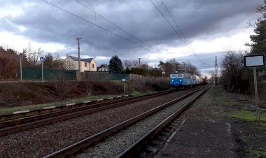 Двойные чебурашки, электровозы ЧС2 с товарным поездом