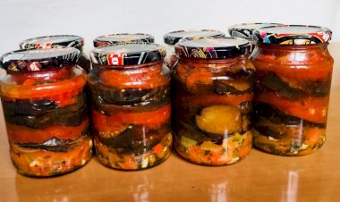 Овощная закуска на зиму из баклажанов, перца и помидоров.