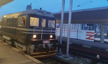 Родом из 50х, ЧМЭ2 - T435.003 с ретро вагонами