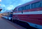 Шведско-Венгерская машка, Локомотив М61.001 NOHAB с пассажирским поездом
