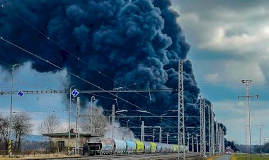 Поезд, перевозивший бензол, сошел с рельсов