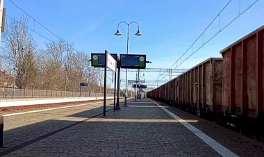 Чуть камеру не сдуло, ТЭ109 с полувагонами и приветливым машинистом