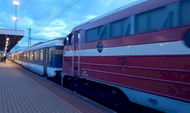 Шведско-Венгерская машка, Локомотив М61.001 NOHAB с пассажирским поездом