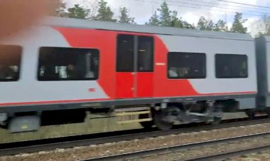 Встречные электропоезда Демих и Ласточка