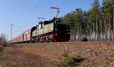 Kraftwerk Яншвальде, Крокодил электровоз EL2 с вагонами для угля