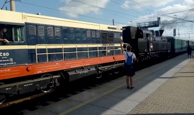 Две классики - Тепловоз ЧМЭ2 и Танк-паровоз с ретро поездом