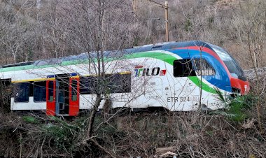 Никогда такого не было, и вот опять, Поезд сошел с рельсов в Сигирино