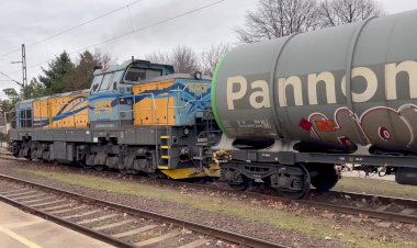 Локомотив ЧМЭ3М (модернизированный) с вагонами цистернами