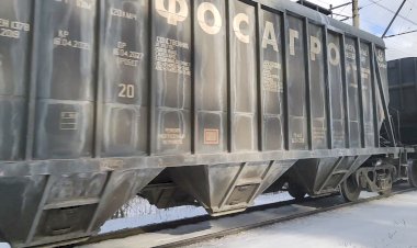 Электровоз ВЛ11-314Б/107 с вагонами хопперами и приветливой бригадой