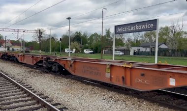 Тепловоз ТЭМ2-015B с платформами для перевозки контейнеров