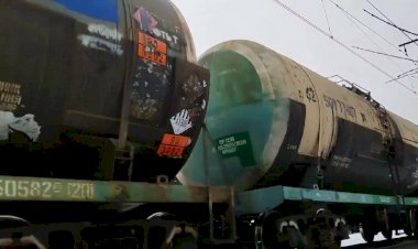 "Изумрудный" Электровоз ВЛ11М-325/319Б с грузовым поездом