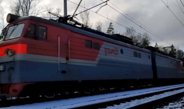 «Красные звёзды» Электровозы ВЛ10У-318/371 с грузовым поездом