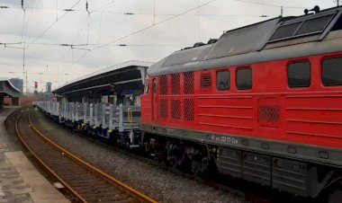 Тепловоз ТЭ109 с грузовым поездом