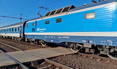 Шкода 151 019-7 отправляется с пассажирским поездом