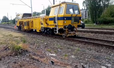 Работа выправочно-подбивочно-рихтовочной машины