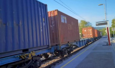 Сименс Вектрон 193-958 с контейнерным поездом