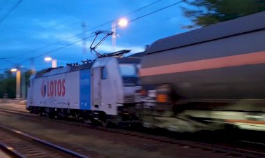 Электровоз Бомбардье Traxx E186-141 с цистернами для газа