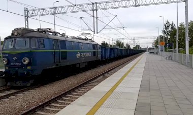 Польша, электровоз ET22-1180 с полувагонами гружёнными углём