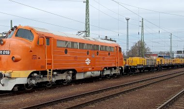 "Нохаб" Тепловоз М61-019 с порожними платформами