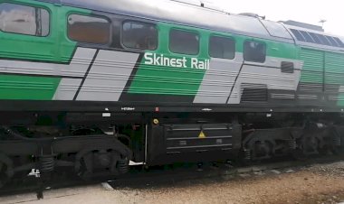 Тепловоз 2М62-0293Б следует резервом