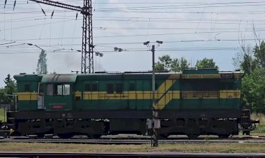 Локомотив ЧМЭ3  770 538-7 едет маневровым порядком