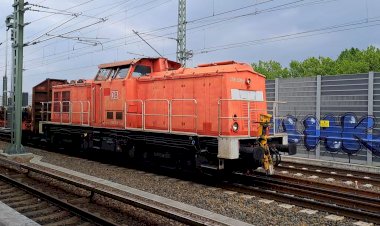 Берлин, тепловоз 298 308-8  с грузовым поездом