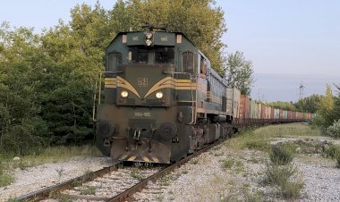 Сербия, тепловоз 664-105 с контейнерным поездом