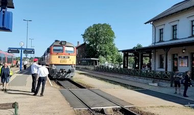 Отправка пригородного под тягой Машки