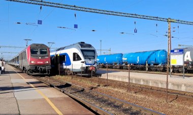 Прибытие поезда на станцию Домбовар