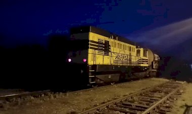 Тепловоз ЧМЭ2 в Сербии, выполняет манёвры с бочками