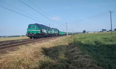 Встречные поезда, тепловозы BR232-537-1 / M62-0023 и электричка Pesa Dart
