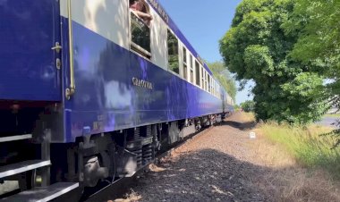 "Нохаб" Тепловоз М61 020 с пассажирским поездом