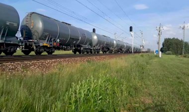 Электровоз ET22 - 845 с наливным поездом