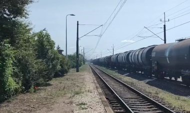 Тепловоз М62-1109 с наливным и приветливым машинистом