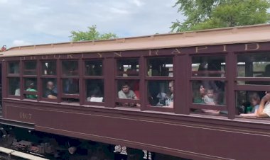 Метро Нью-Йорка, поезд 1903-1907 годов на линии с пассажирами