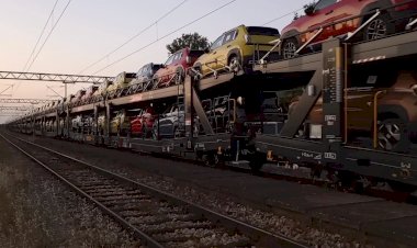 Электровоз Вектрон 193-089  с вагонами автовозами